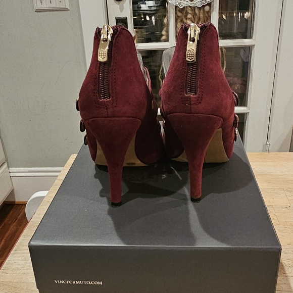 Vince Camuto Women's Burgundy Heels - Picture 3 of 7